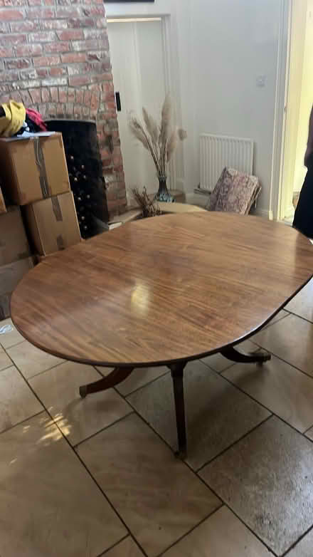 Photo of free Beautiful Extendable Dining Table (Hawkeridge BA13) #4