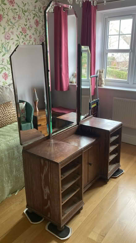 Photo of free Solid oak dressing table (Great Denham MK40) #2