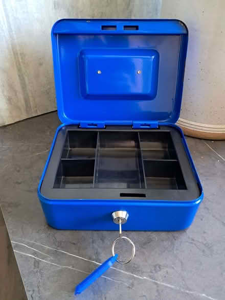 Photo of free Petty cash box with key (New Malden KT3) #2