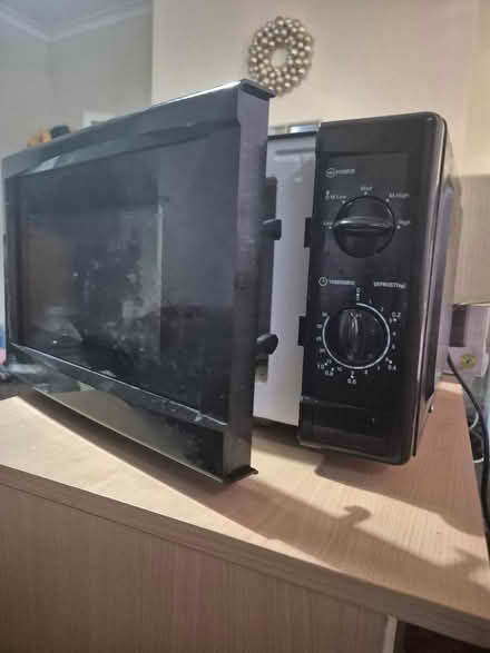 Photo of free 700w black Home George microwave (Bradford, BD3) #2