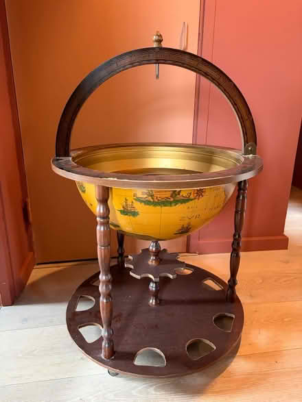 Photo of free Globe bar missing lid (Stoke Newington N16) #1