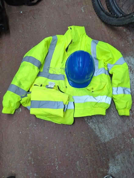 Photo of free High Vis Jacket, Tabards, hard hat and safety glasses (The Nurserylands TW12) #1