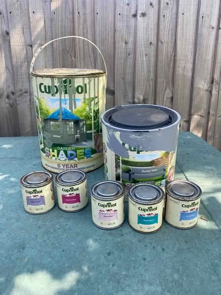 Photo of free Garden paint (Ewhurst GU6 7QH) #1