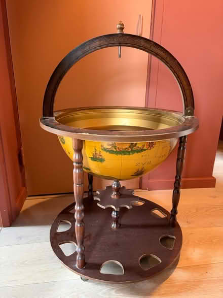 Photo of free Globe bar missing lid (Stoke Newington N16) #2