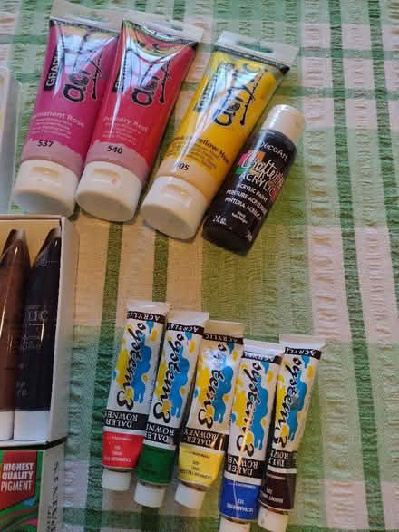 Photo of free Acrylic paints (Brincliffe Edge S7) #3