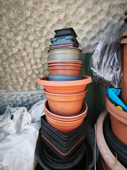 Photo of free Garden pots (Edgware HA8 (nr mollison way)) #1