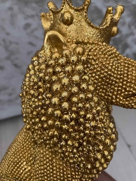 Photo of free Gold glitter lion (Dagenham RM9) #3