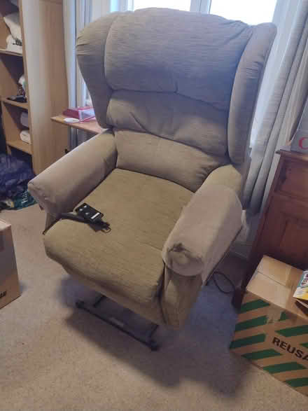 Photo of free Electric riser and recliner chair (Bournemouth, BH7) #3