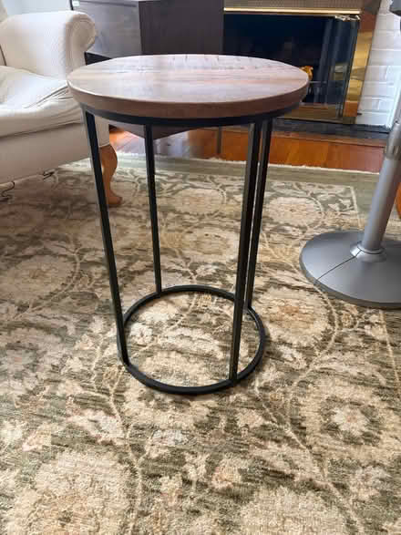 Photo of free Living room end table (Bronxville) #1
