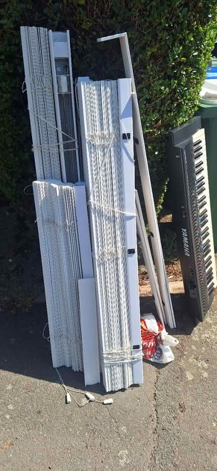 Photo of free 5 top quality white wooden blinds (Welling DA16) #1