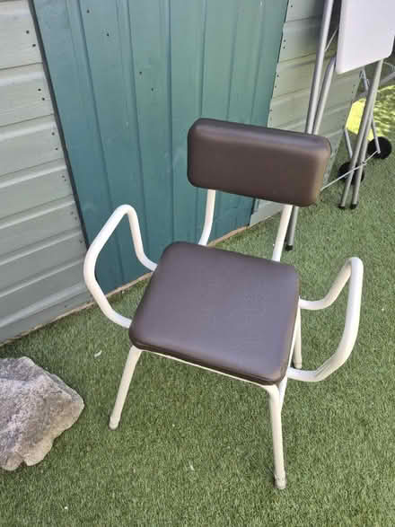 Photo of free perching stool (N17 the roundway) #1