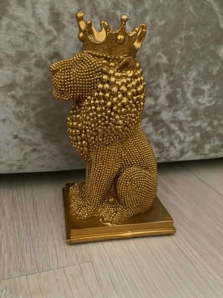 Photo of free Gold glitter lion (Dagenham RM9) #2