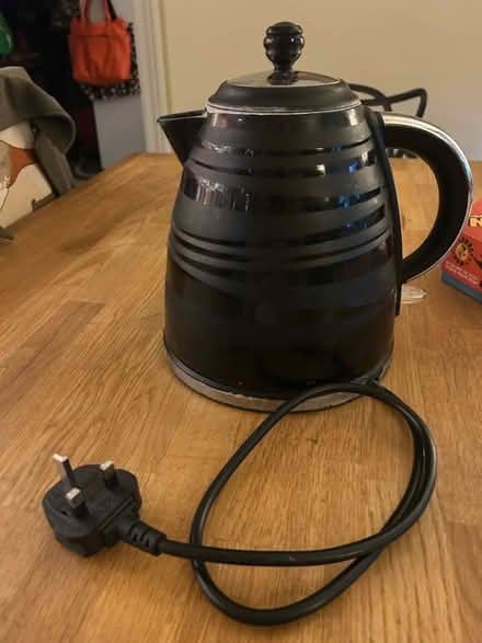 Photo of free Swan black kwttle (Malvern Link WR14) #1
