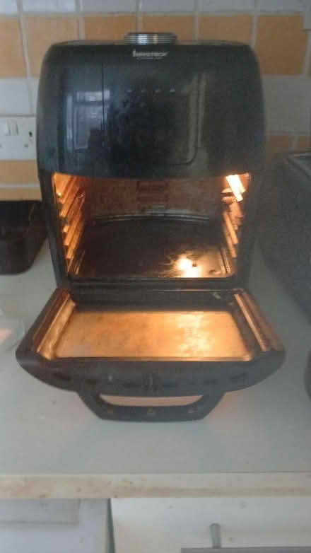 Photo of free Air fryer (Waddon CR0) #1