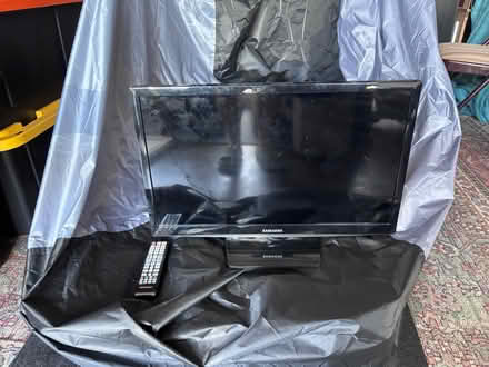 Photo of free Monitor / TV 22inch Samsung (Fremont) #1