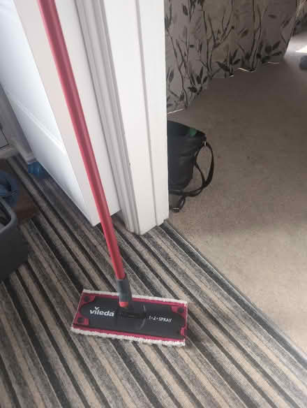 Photo of free Vileda 2 in 1 spray mop. (Cam GL11) #2