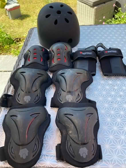 Photo of free Skateboard pads and helmet (Lower Earley RG6) #1