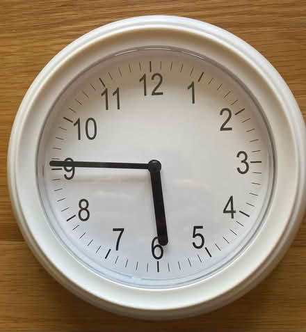 Photo of free Battery operated clock (Banstead, near High Street) #1