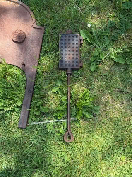 Photo of free Victorian iron fire backs waffle (BN7) #4