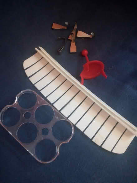 Photo of free Kitchen bits'n'bobs, N7 (Lower Holloway N7) #1