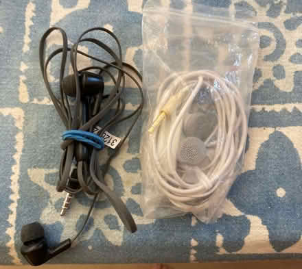 Photo of free (Iphone) headphones with pin jack (Malvern Link WR14) #1