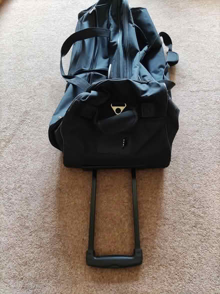 Photo of free Large zipped travel bag (AL4) #1