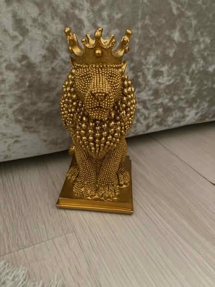 Photo of free Gold glitter lion (Dagenham RM9) #1