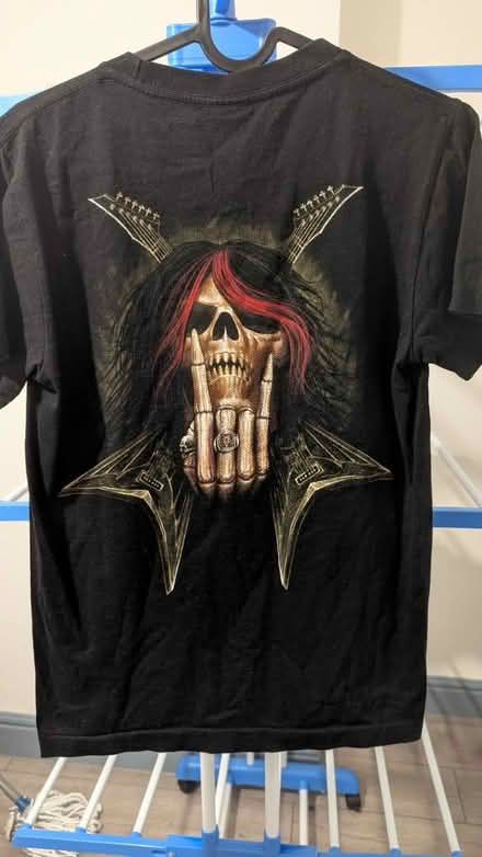 Photo of free T shirt (SE25 4HT) #2