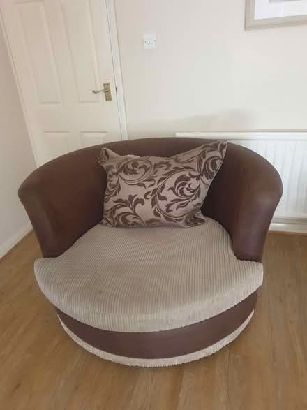 Photo of free Large round swivel chair (Benfleet SS7) #1