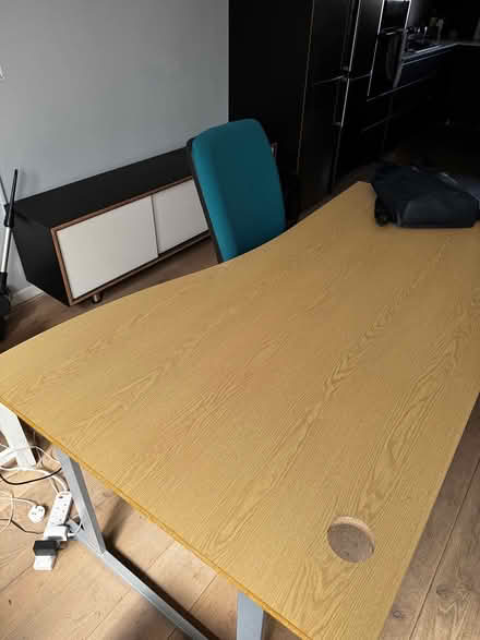 Photo of free Large office desk in Oak colour (E14 Bow Common nr Poplar) #2