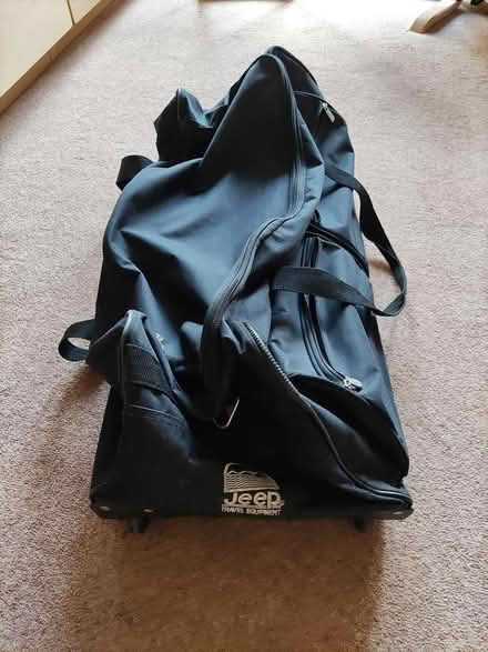 Photo of free Large zipped travel bag (AL4) #3