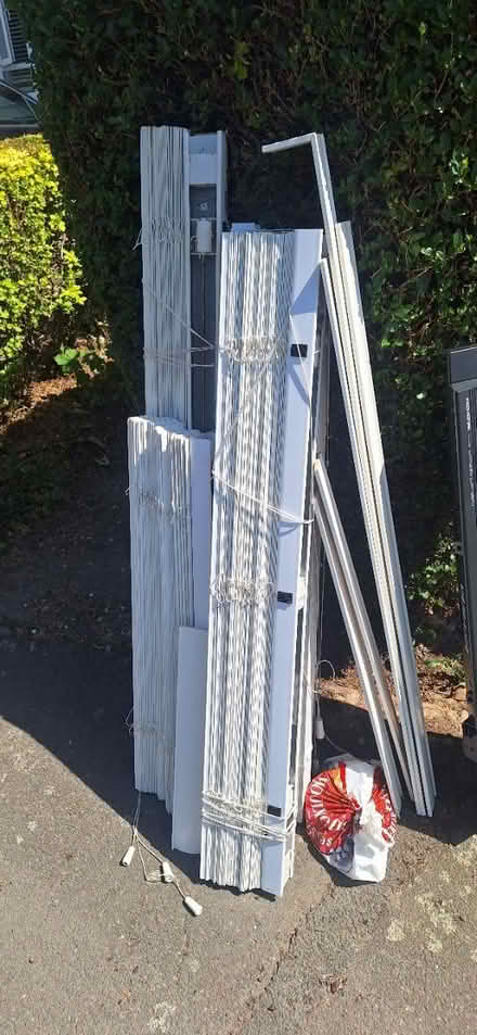 Photo of free 5 top quality white wooden blinds (Welling DA16) #4