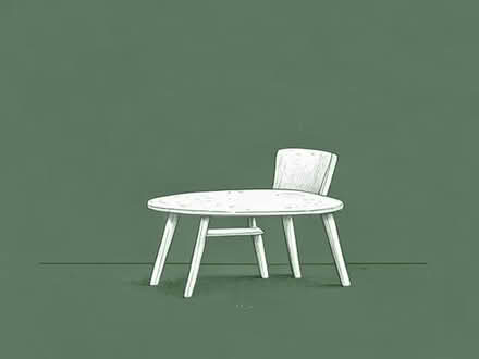 Photo of Table and chair (Bow E3) #1