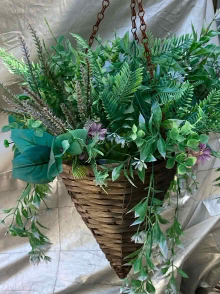 Photo of free Outdoor hanging basket (Dagenham RM9) #3