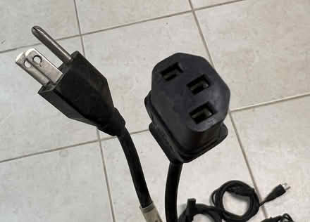 Photo of free PC/Telecom/Network PowerCords (Foster & California Ave) #2
