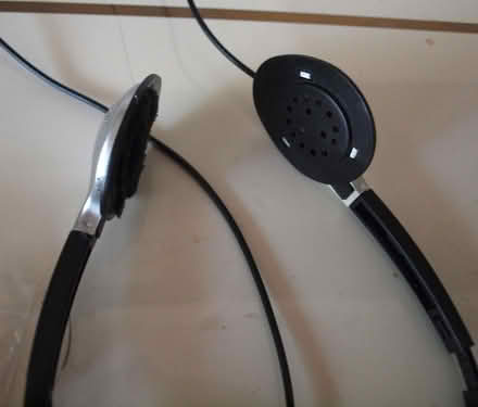 Photo of free fm radio and headphones (Oakwood LS8) #3