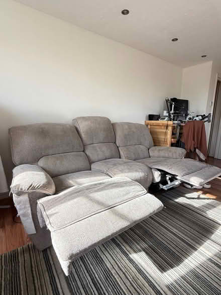 Photo of free Recliner Sofa (Thamesmead SE28) #4