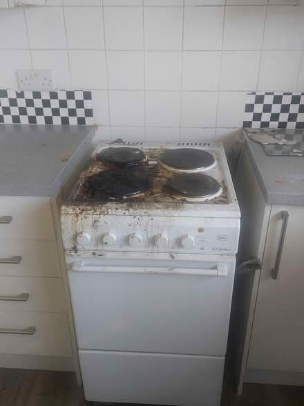 Photo of A gas cooker an airFryer. Nets (Eastbourne BN229RP) #1