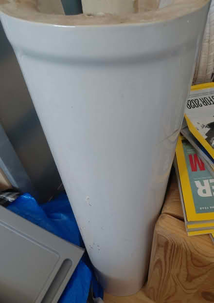 Photo of free Hand Basin & Pedestal (Wylde Green B24) #2