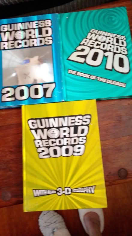 Photo of free Guinness book's (Sl43js) #1