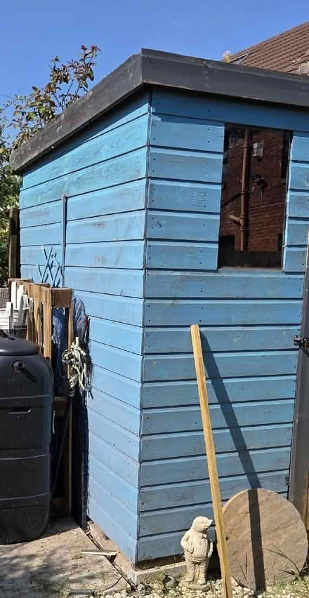 Photo of free a shed. Good condition (Huyton Quarry L36) #2