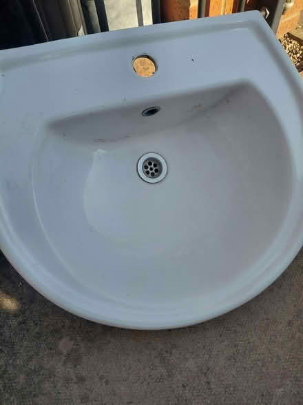Photo of free Hand Basin & Pedestal (Wylde Green B24) #1
