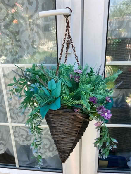 Photo of free Outdoor hanging basket (Dagenham RM9) #2