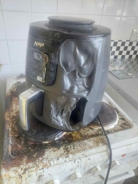 Photo of A gas cooker an airFryer. Nets (Eastbourne BN229RP) #2