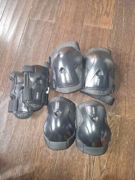 Photo of free Roller blades and protector (Cr7 6eg) #2