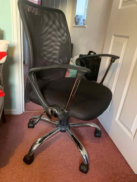 Photo of free “Cool Back” office chair (Warfield RG42) #2
