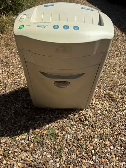 Photo of free Paper shredder (Harpenden AL5) #2