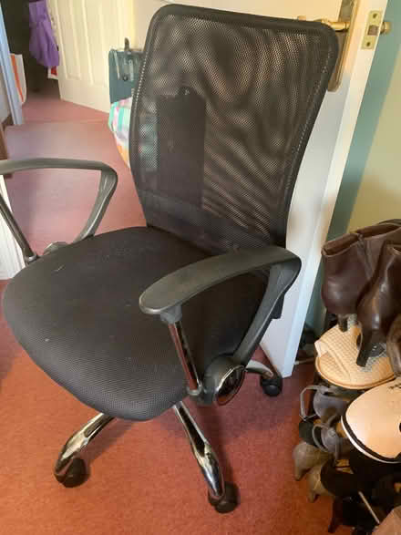 Photo of free “Cool Back” office chair (Warfield RG42) #1