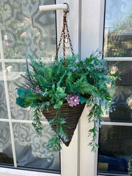 Photo of free Outdoor hanging basket (Dagenham RM9) #1