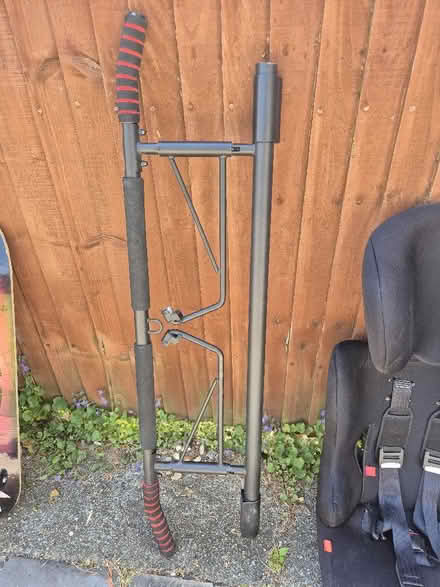Photo of free Over door chinup bar (Motspur Park KT3) #1